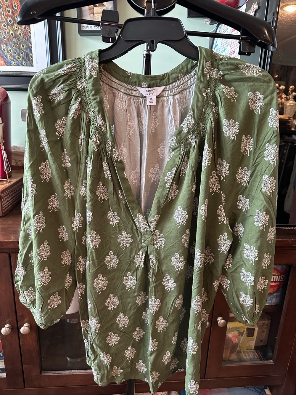 crown & ivy Olive Green Floral V-Neck Peasant Tunic